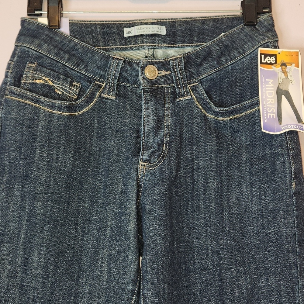 Lee Women's  Midrise Blue Jeans, size 8S - Picture 2 of 13